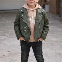 5112-Ensemble Veste cuire Sweatshirt et jeans