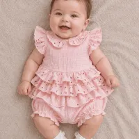 Barboteuse bébé fille rose en broderie anglaise 1230