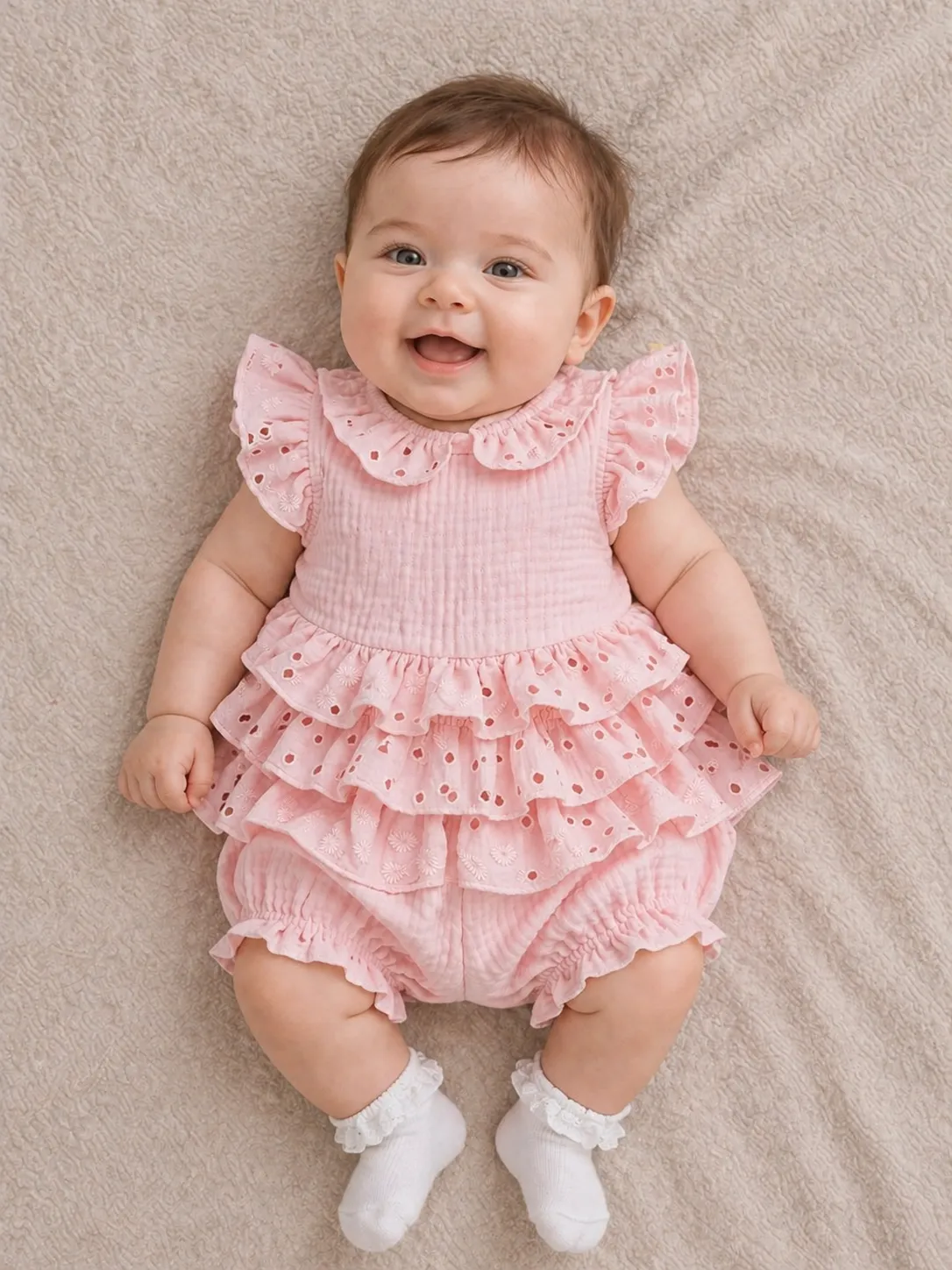 Barboteuse bébé fille rose en broderie anglaise 1230