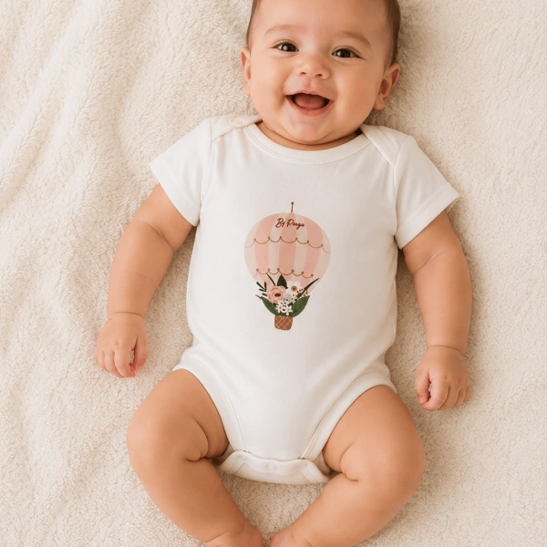 Body bébé fille blanc à manches courtes avec motif montgolfière – référence 35E
