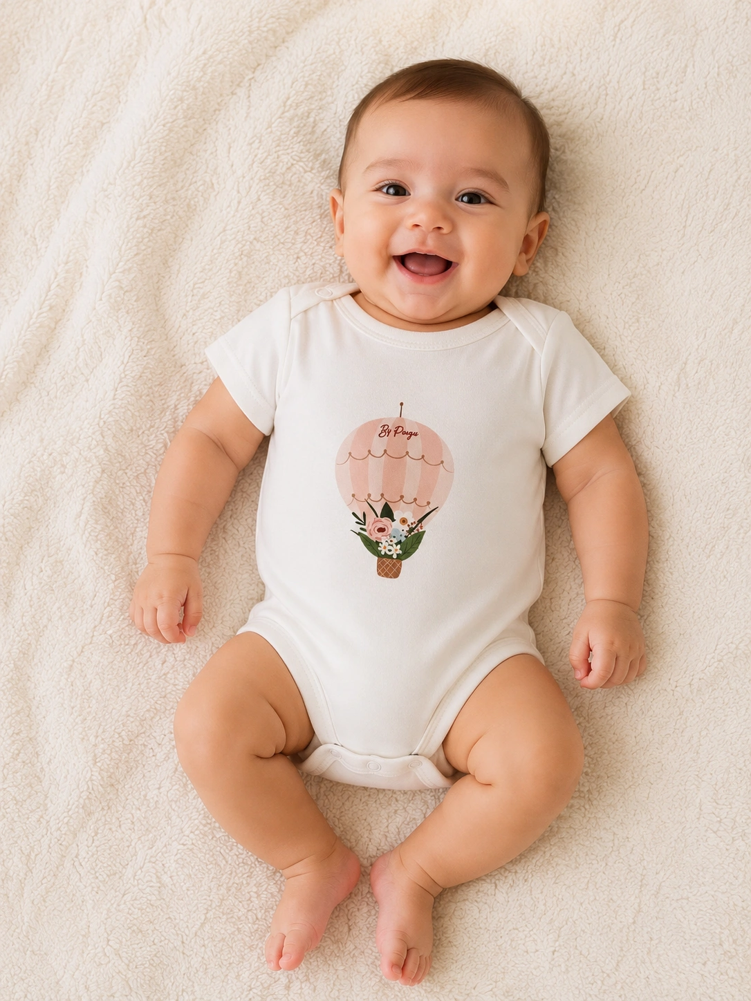 file_00000000a9b471f4bbe5cb3c95694973 - Copie Body bébé fille blanc à manches courtes avec motif montgolfière – référence 35E