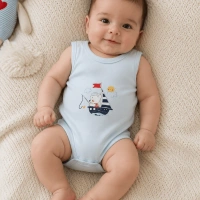 Body bébé bleu sans manches avec motif bateau – référence 9651B