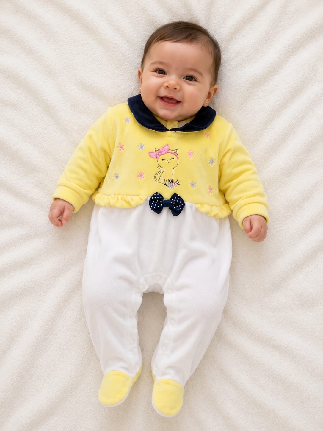 445b5d5b-0474-47cc-8df4-0d5147c18c5d Grenouillère velours bébé fille jaune 8101J – Image 1