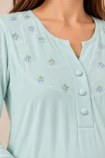 Robe de grossesse vert fleurie à manches longues – Image 2