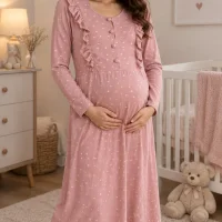Robe de grossesse rose à motifs étoiles